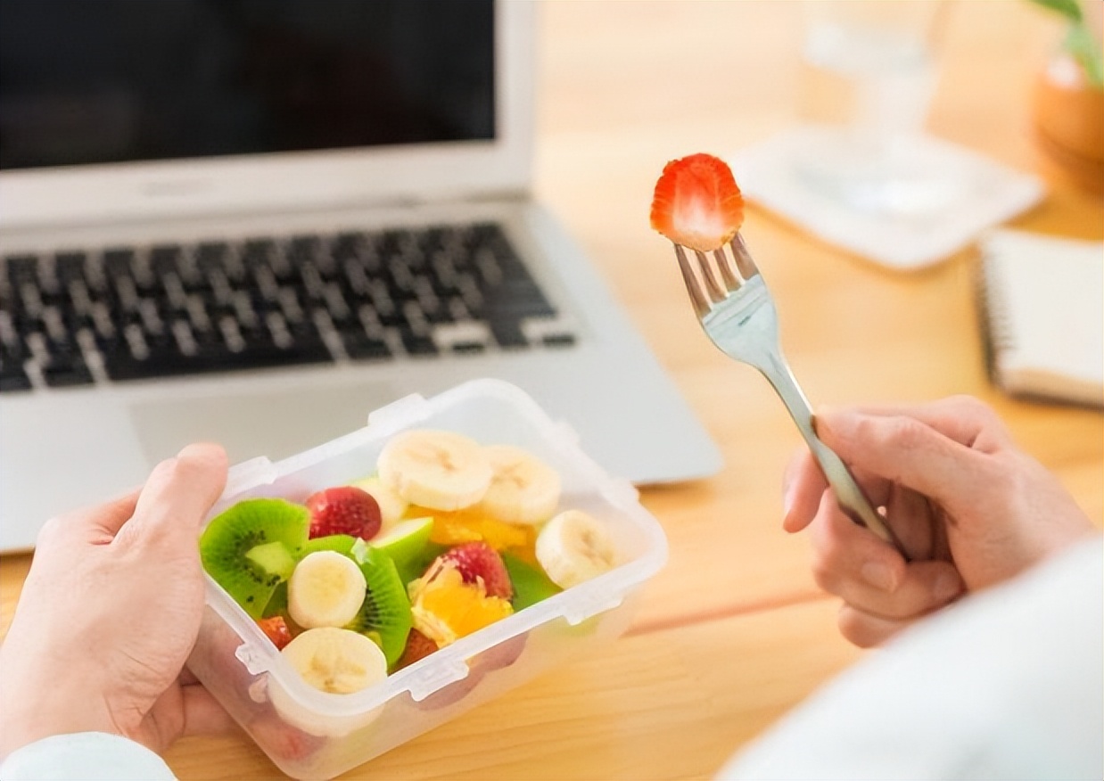 晚上睡觉嘴发干是什么原因造成的,晚上睡觉总是感觉嘴干怎么回事