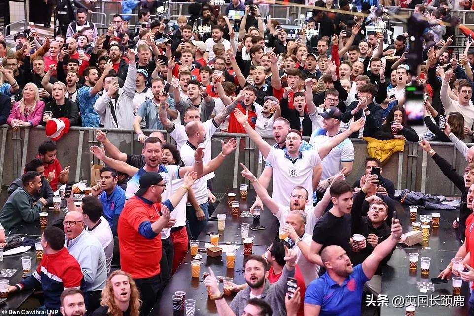 肯德基庆祝阿根廷夺冠,肯德基快闪酒吧