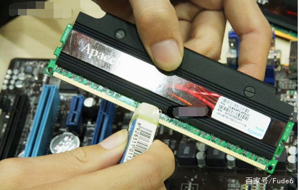 电脑开机黑屏主机鸣笛不停,电脑开机后一长一短一直响