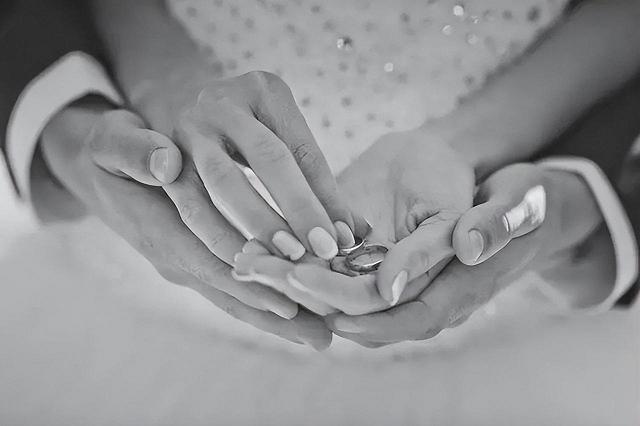 96年台湾富家女与*小平邓**警卫员订婚，女方母亲：台湾娶妻要100万