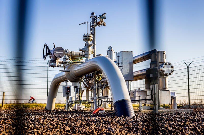 美俄的天然气，都在往中国卖，上百艘LNG巨轮，正从中国驶向欧洲