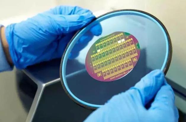 三大消息:华为基站国产率55%;中兴无造车计划;小米13Pro成机皇