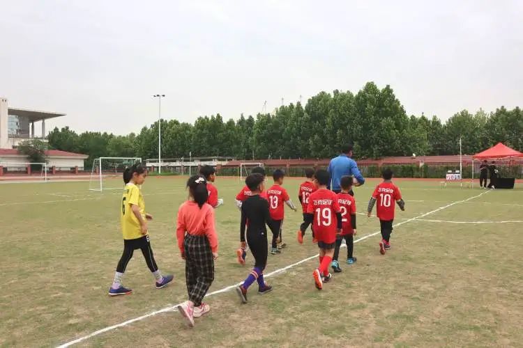 足球点燃激情，绿茵放飞梦想——云龙小学第一届“校长杯”足球赛