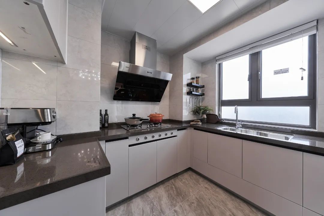 顺德三龙湾保利江景大盘有内部特价97~131㎡三四房一线东平河景