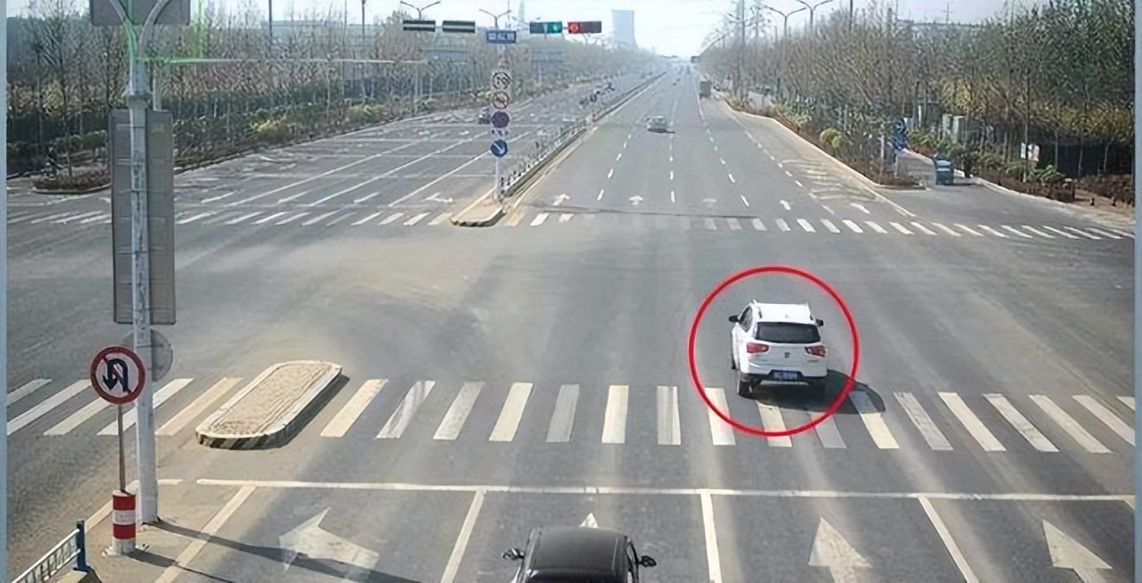 不小心闯红灯怎么办图片,是不是每个红灯都有闯红灯拍照