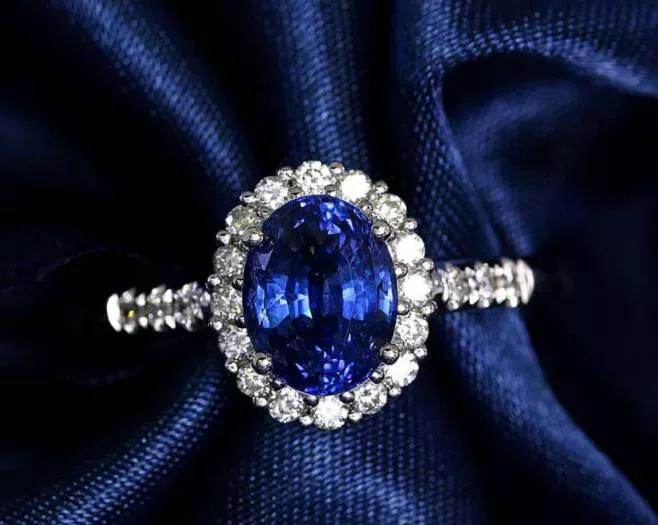 怎么区分坦桑石和蓝宝石的区别,坦桑石和斯里兰卡蓝宝石哪个好