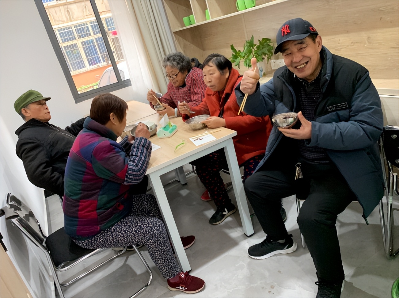 积极参与社区文明创建,积极建立美好社区