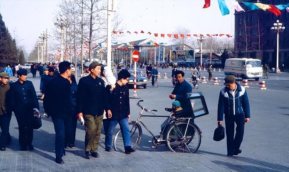 慈禧真人照片对比,清末老照片慈禧眼袋下垂