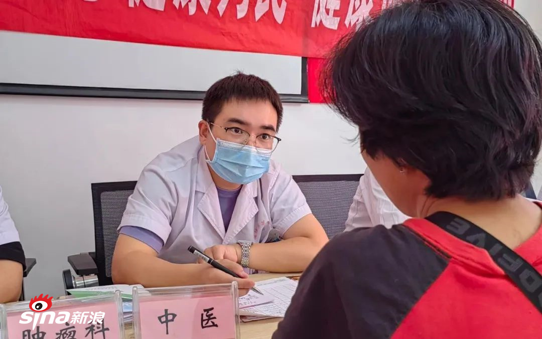 淄博市第四人民医院走进张店区和平街道佳和社区开展健康义诊活动