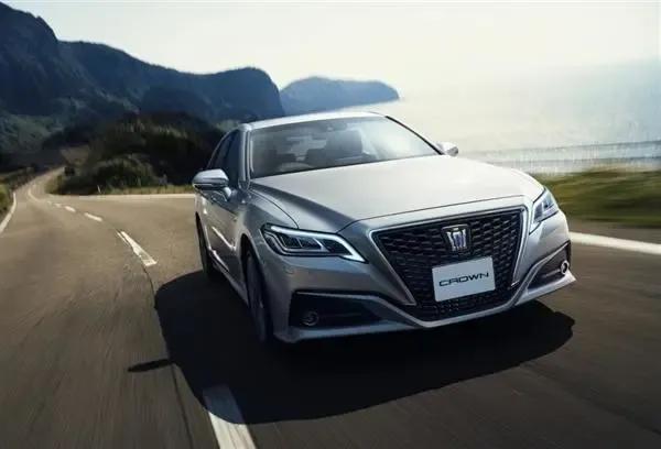 大众辉昂旗舰型提车,大众辉昂和丰田皇冠该怎么选