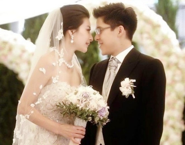 棣欐腐璞棬濂充汉鍑鸿建,棣欐腐濂虫槦琚瘜璞姏寮冪敓涓夊瓙