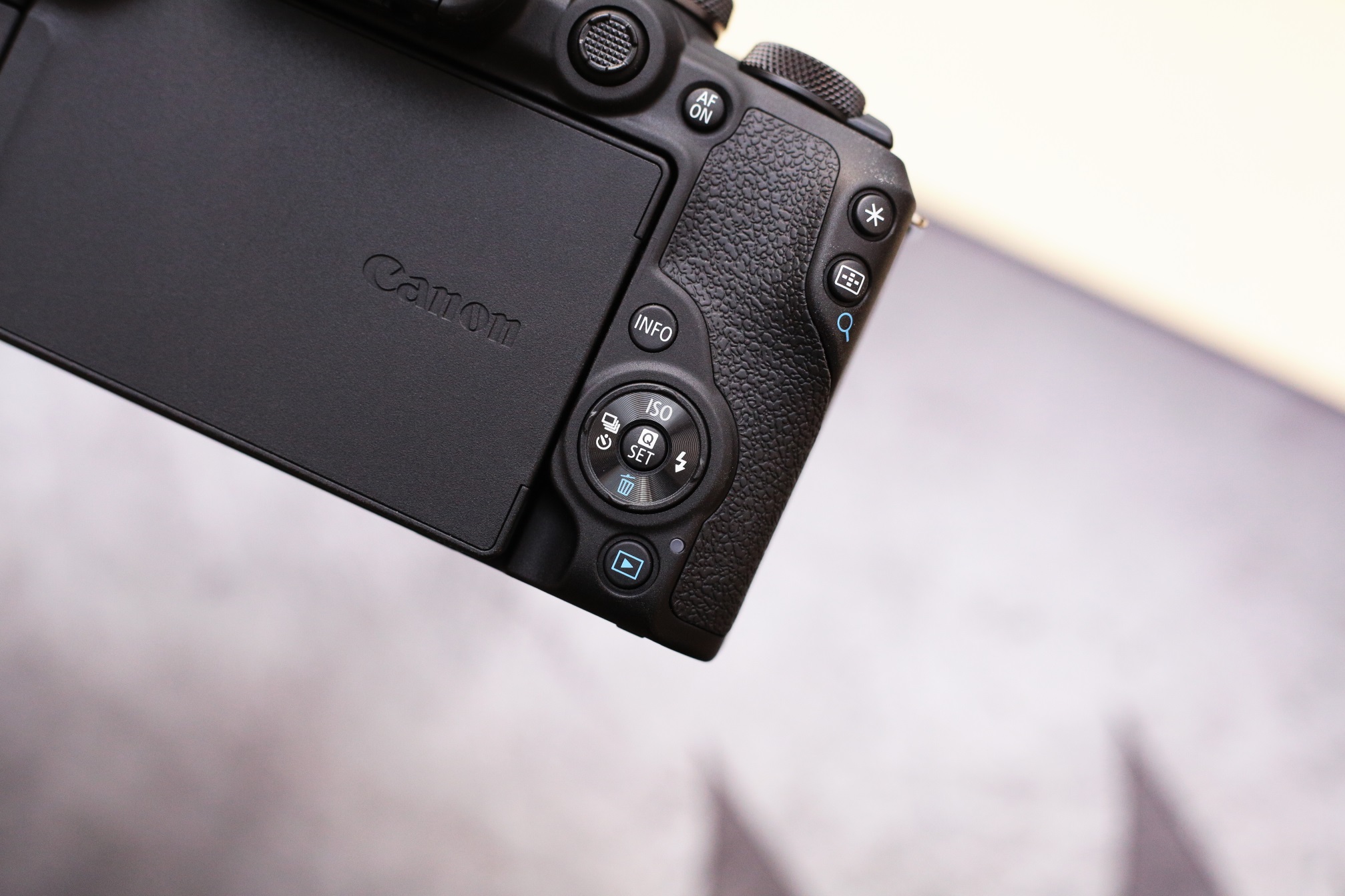 5d3跟r10拍照画质对比,单反佳能5d3值得入手吗