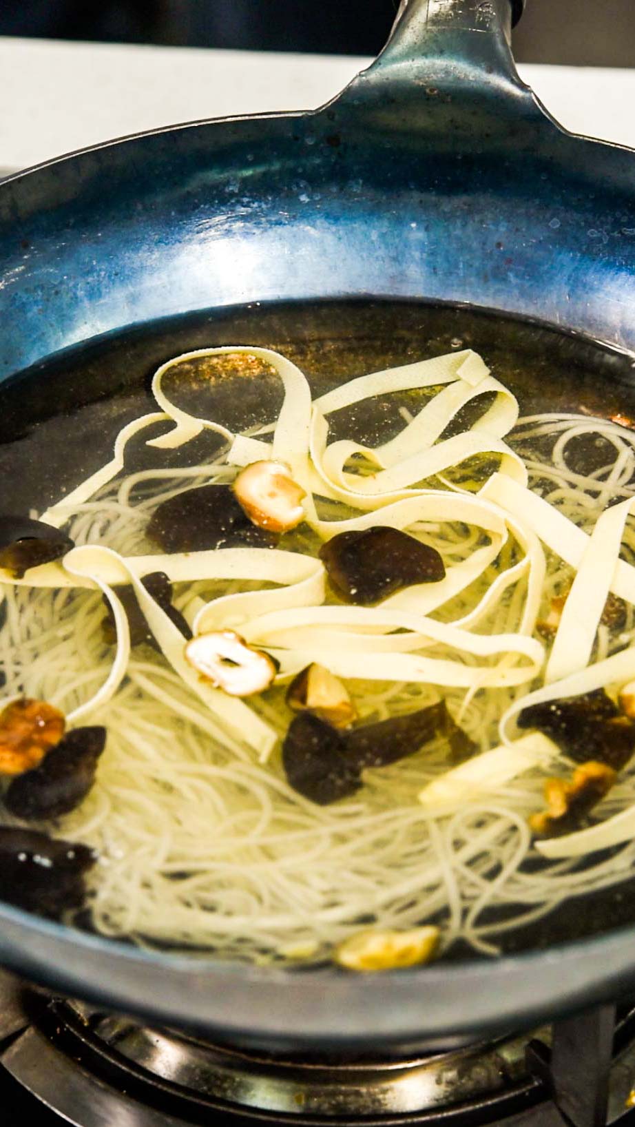 师傅教你这样做麻辣烫,怎么自己在家做麻辣烫吃