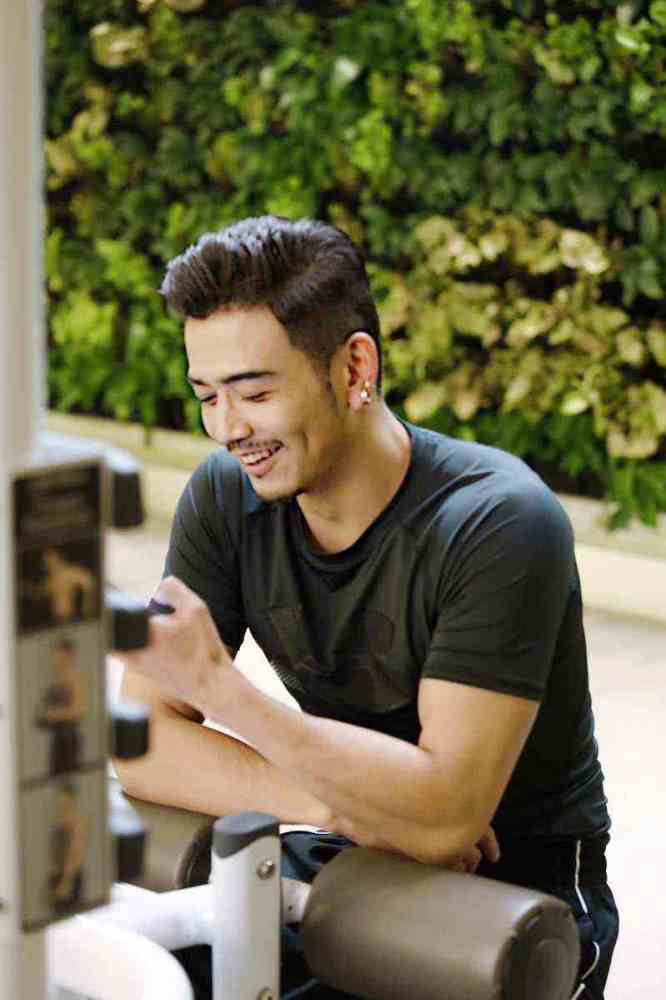 杨烁落魄总裁,杨烁落魄的时候捡垃圾