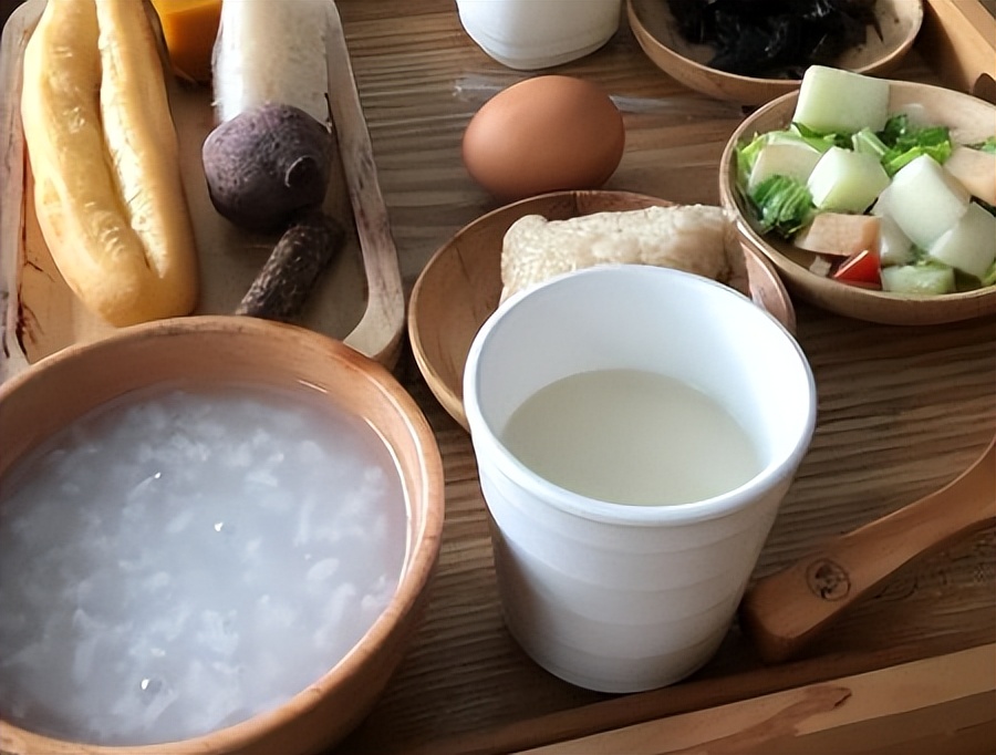 90岁老人在酒店养老,西安最好的养老院多少钱一个月