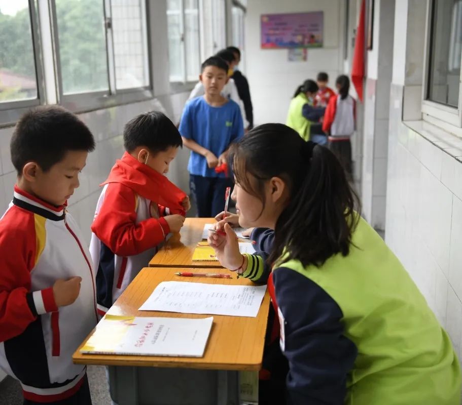 喜迎20大争做先进少先队员,喜迎二十大争做新时代好队员