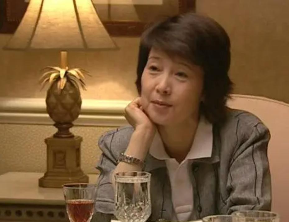 10位晚年移居海外的明星,移民后悔的明星