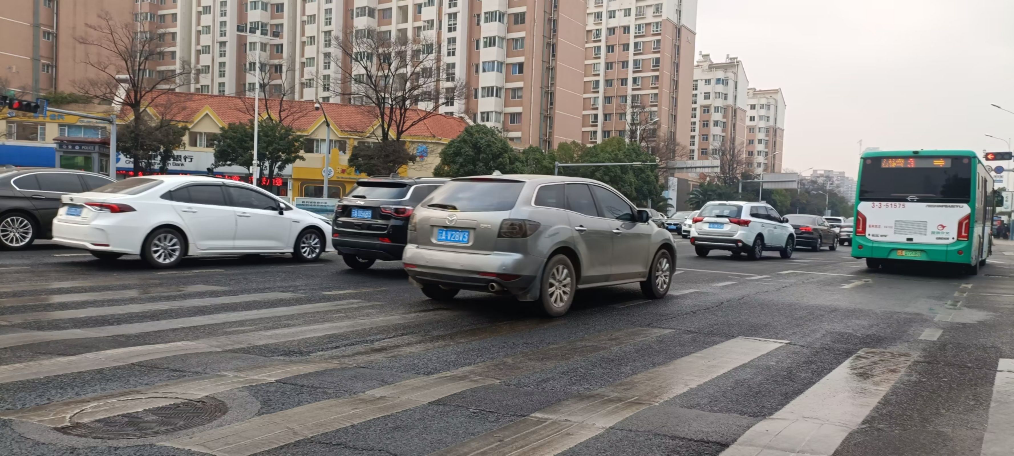 城市代步车宏光mini,电动汽车五菱宏光mini优缺点