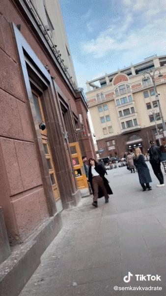 俄罗斯逃课女孩走红,俄罗斯女生被偷拍爆红网络