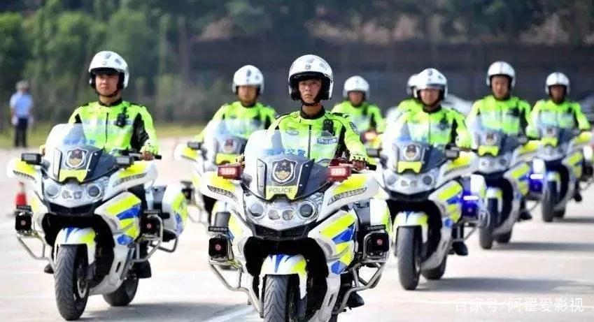 交警辅警贴罚单合法吗,辅警可以单独贴违法停车告知单