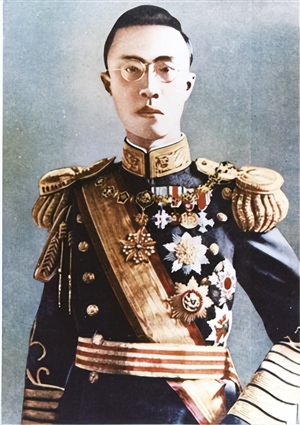 1932年日本扶植清朝末代皇帝溥仪,溥仪伪满洲国真实历史