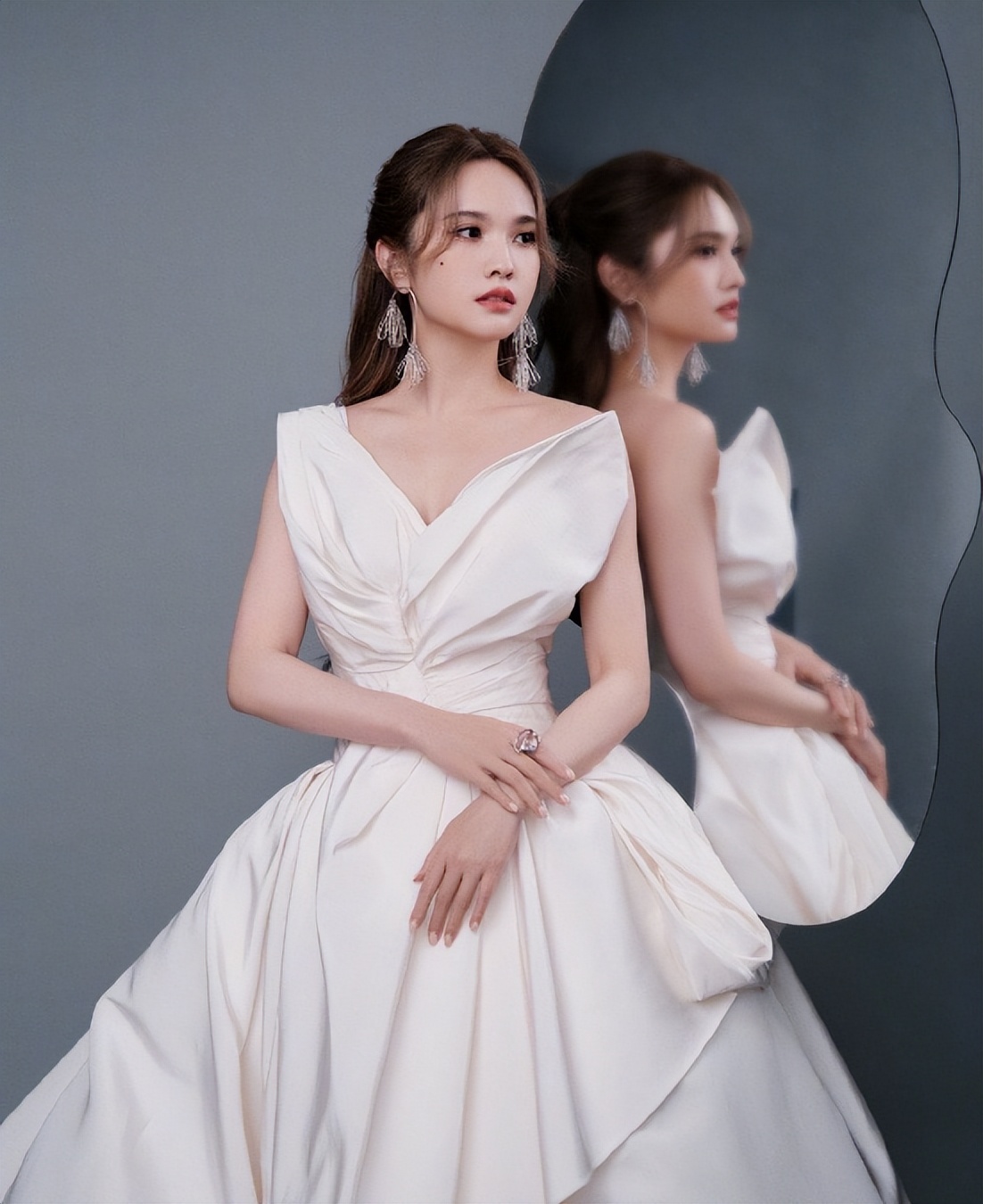 北京台春晚杨幂关晓彤杨紫,元旦跨年演唱会关晓彤造型