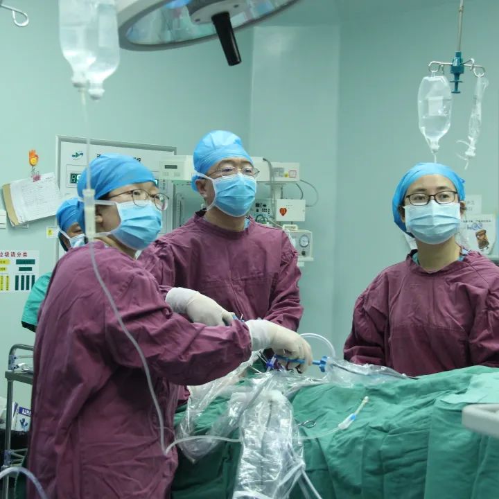 “术过无痕”,一个小孔解决孩子大问题