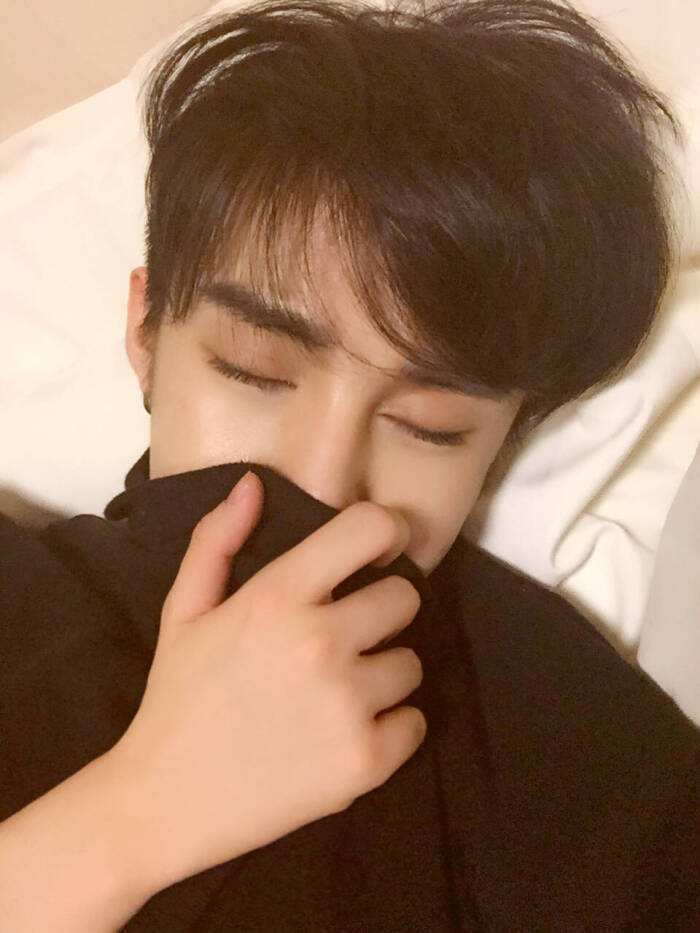 明星做烤瓷牙变凸嘴,明星烤瓷牙凸嘴