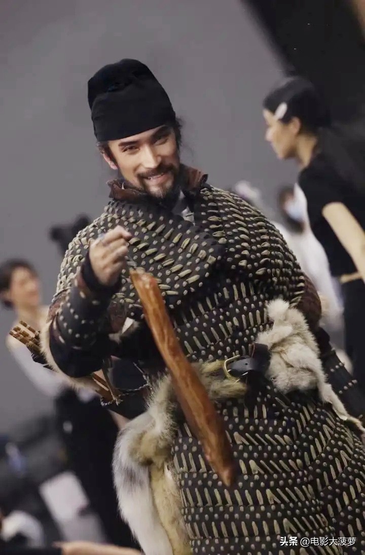 同样跟王鹤棣一起参与综艺的艺人,王鹤棣和周杰伦为什么是一个保镖