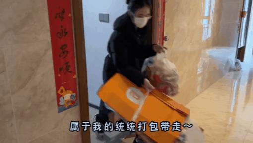 美女开奔驰收废品,90后美女废品回收开奔驰