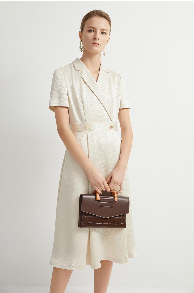 30岁女生穿什么牌子精致,30女人穿什么牌子衣服减龄