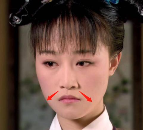 比香肠嘴更拉垮的是“月亮唇”，苦相刻薄心机感，快看你身边有无