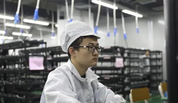 富士康招聘大学生的条件,富士康本科生进去也要干流水线吗