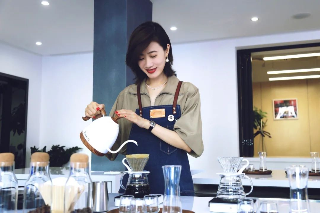 年轻人没背景没人脉没钱该干什么,30岁没钱没人脉该怎么养活自己