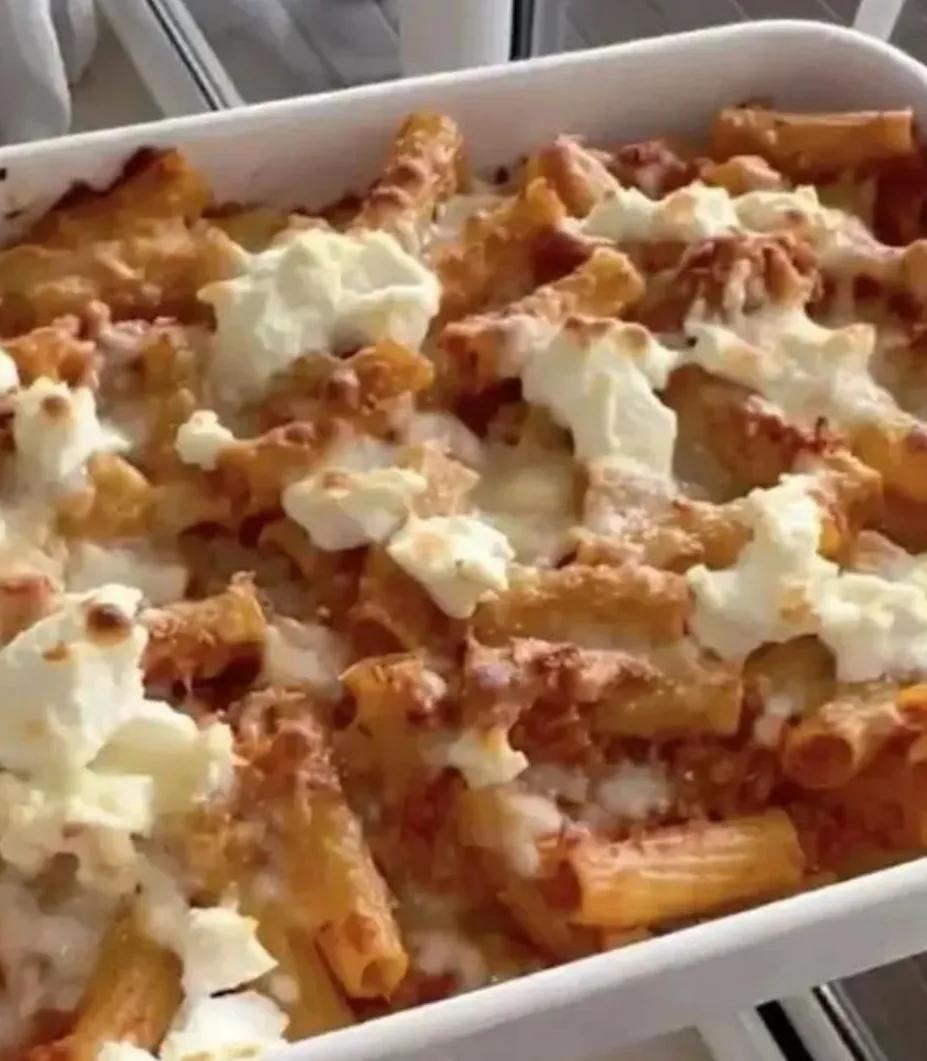 震惊！外国网红做手术切除膝盖软骨后，竟煮熟与男友一同食用