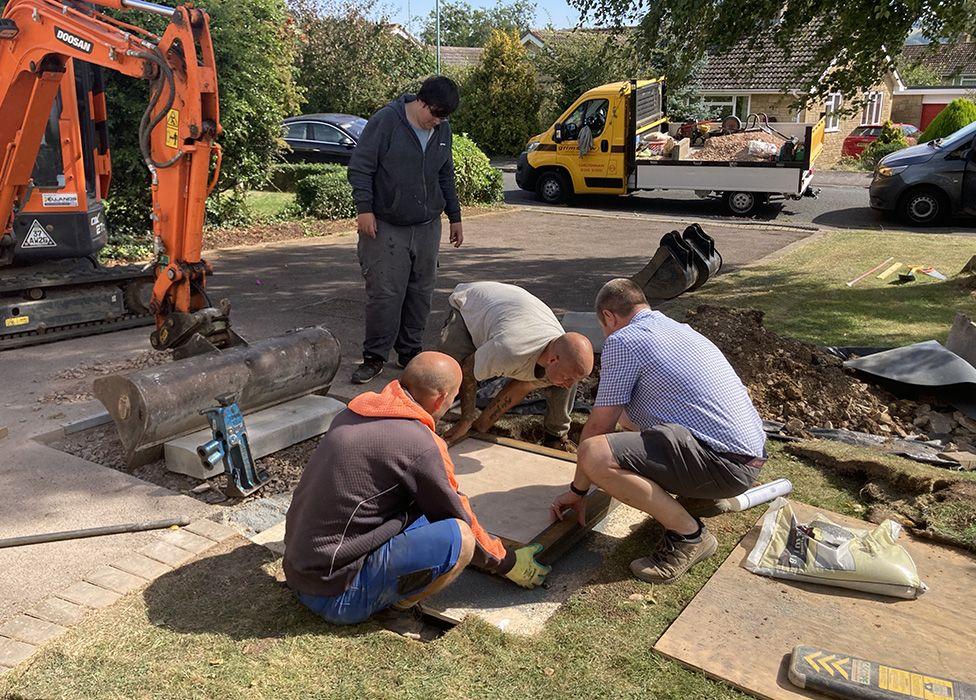 直径十五公里陨石坠落的瞬间,杭州天空疑现陨石为什么这么亮