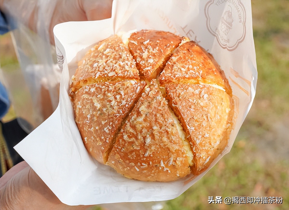 爆浆蒜香奶酪包探店,原味流心乳酪包