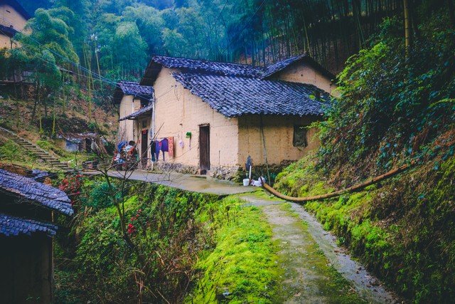 我走在前头，你们可咋办？70岁老人对95岁脑梗母亲和婆婆无奈哭诉