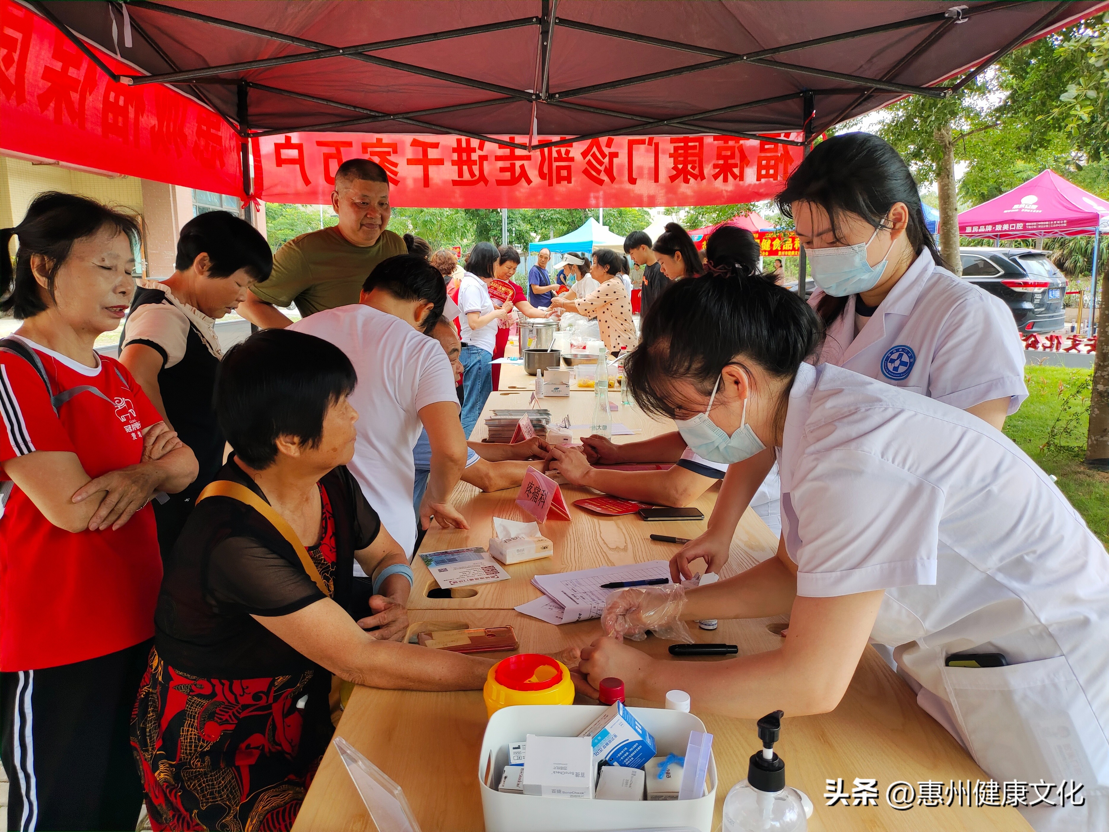 “益苗计划”——保健食品科普宣传活动走进名家花园