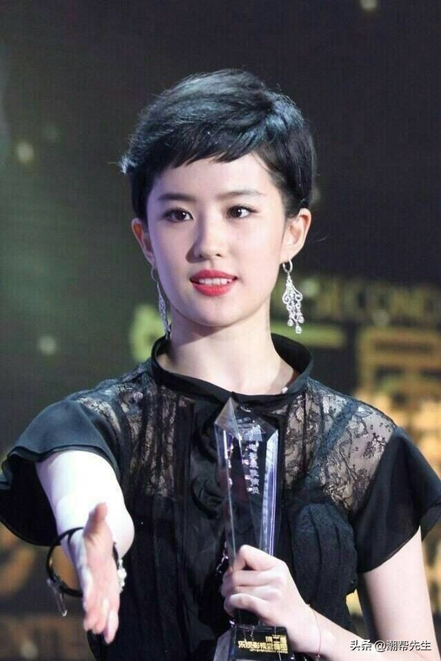 中年女性必须剪短发才减龄吗,女中年长脸剪什么样的短发好看