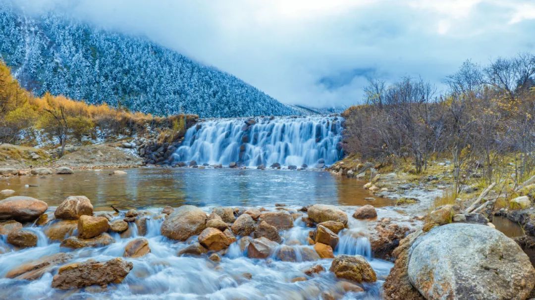 宸濊タ娴极鐨勫ぉ鑺辨澘,鏃嬭浆鏈ㄩ┈宸濊タ缇庢櫙