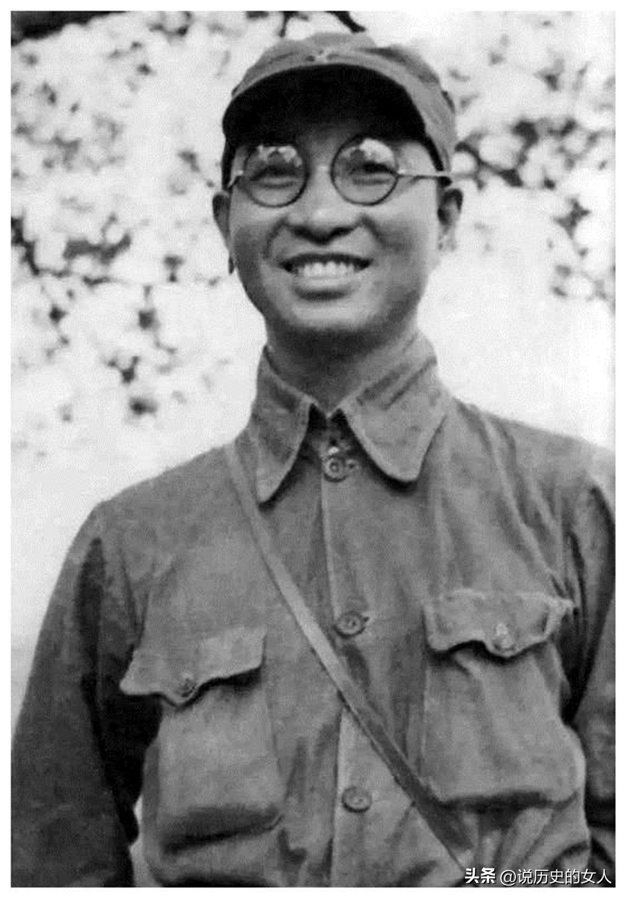 伏击胜利后陈赓骑着日本马去报喜，*伯承刘**：要不你再伏击一次？