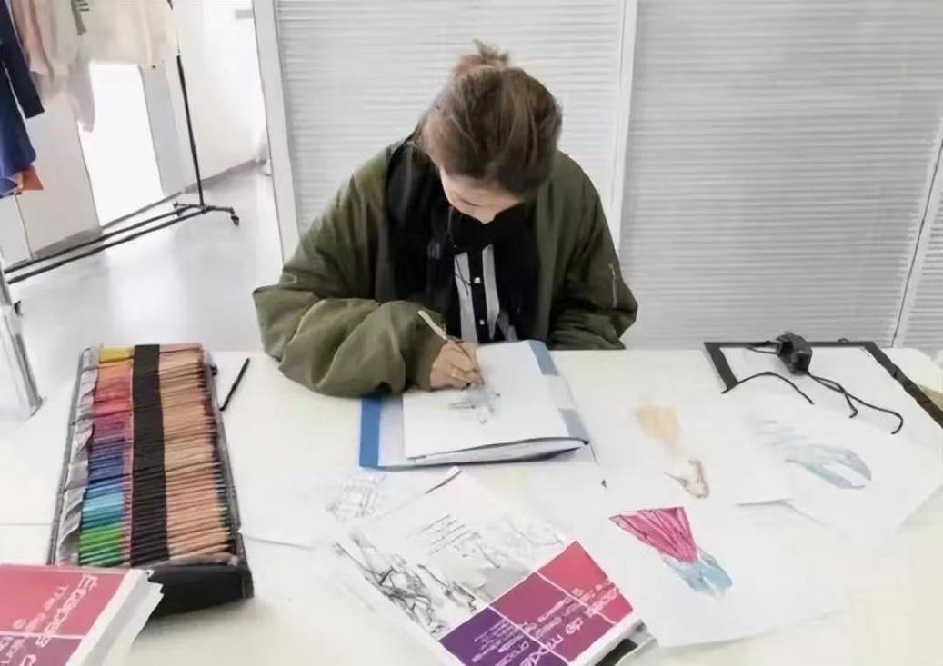 辽宁富家女，16岁吃饭要人喂，参加节目发脾气打导演，6年后怎样