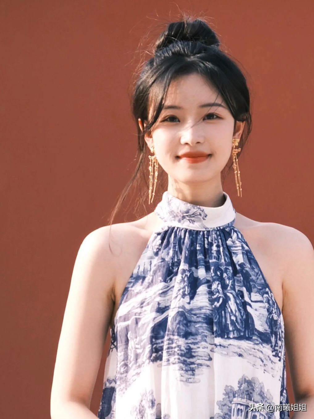 矮脸圆脸颧骨高适合扎发还是披发,如何判断扎发好看还是披发好看