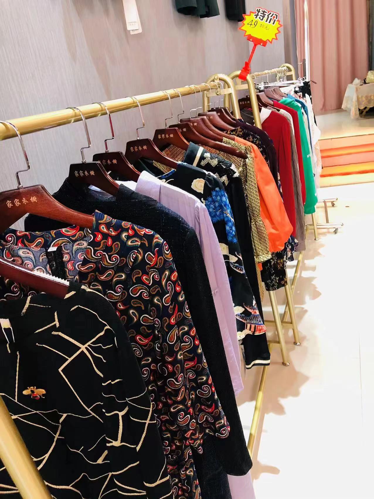 昭通一家开在二楼的服装店,昭通西街最坑的服装店