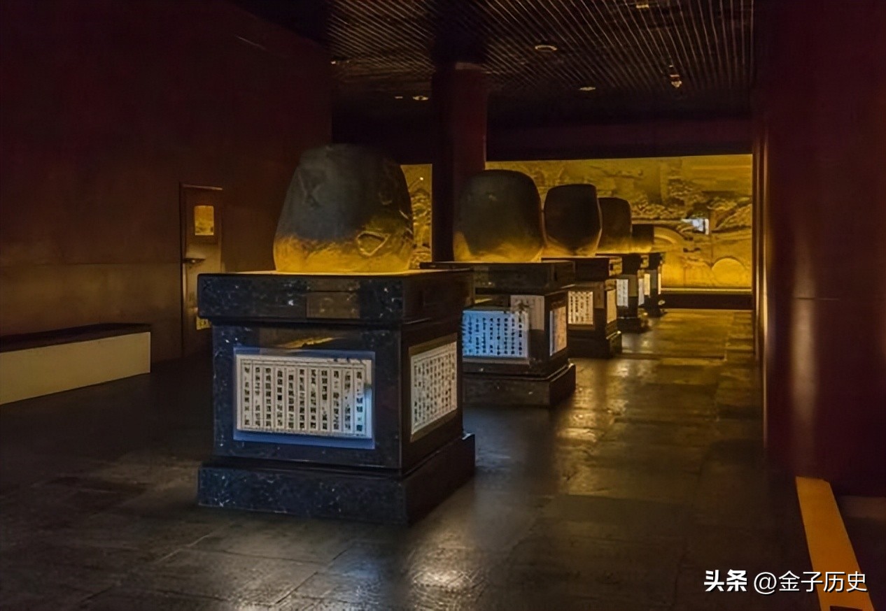 蒋介石败逃台湾，因飞机超重无奈卸下石头大鼓，如今成镇国之宝