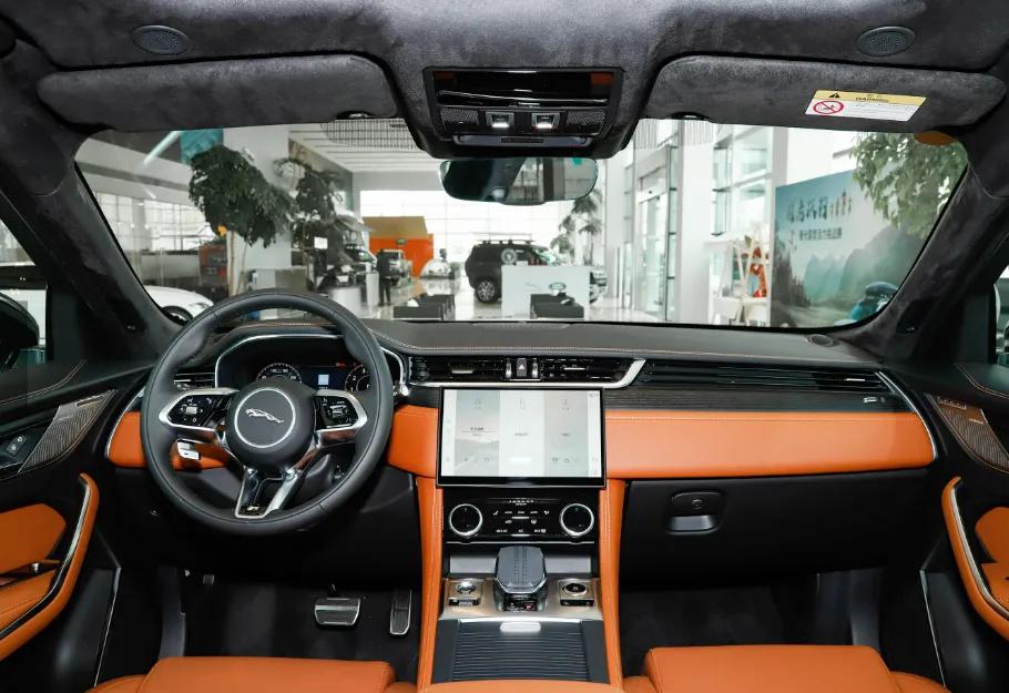 捷豹f-pace自驾感受,新款捷豹f-pace街拍霸气