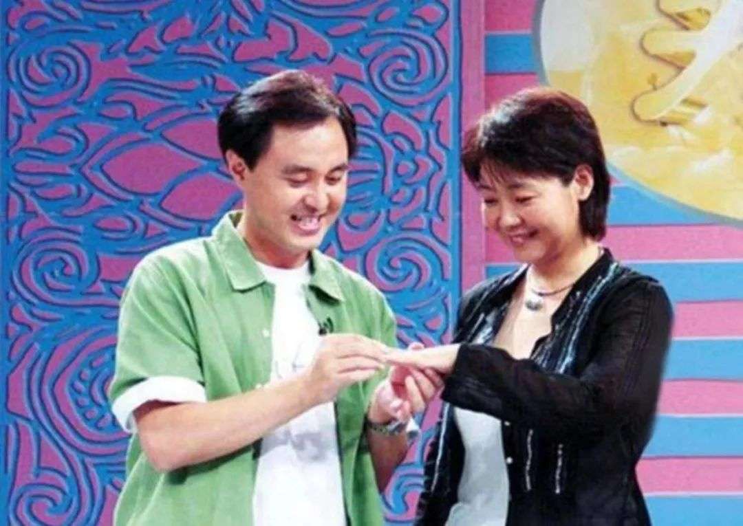 萨日娜穿搭的照片,萨日娜时尚妈妈装