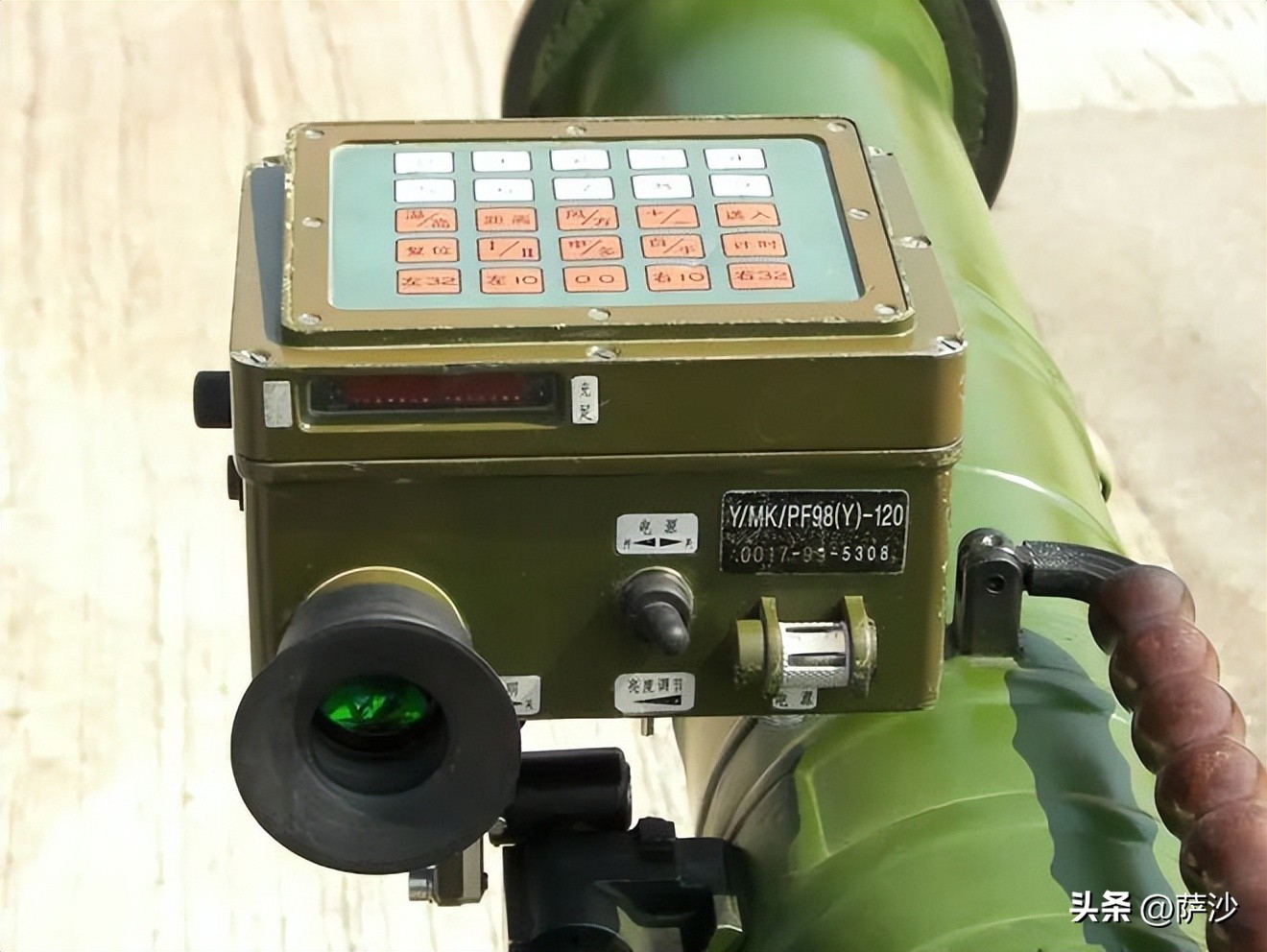 80年代部队使用的130火箭炮,中国83式履带122毫米火箭炮