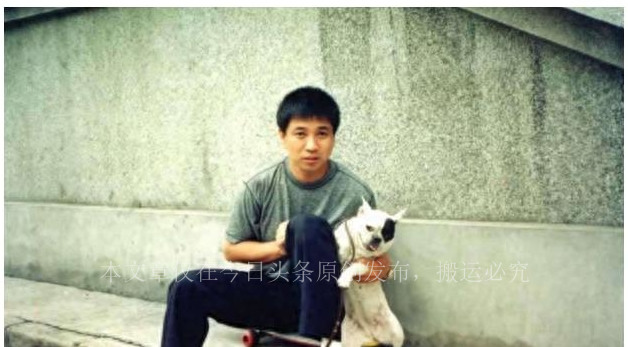 成名后抛弃妻子二婚至今未育,成名之后抛弃妻子女儿